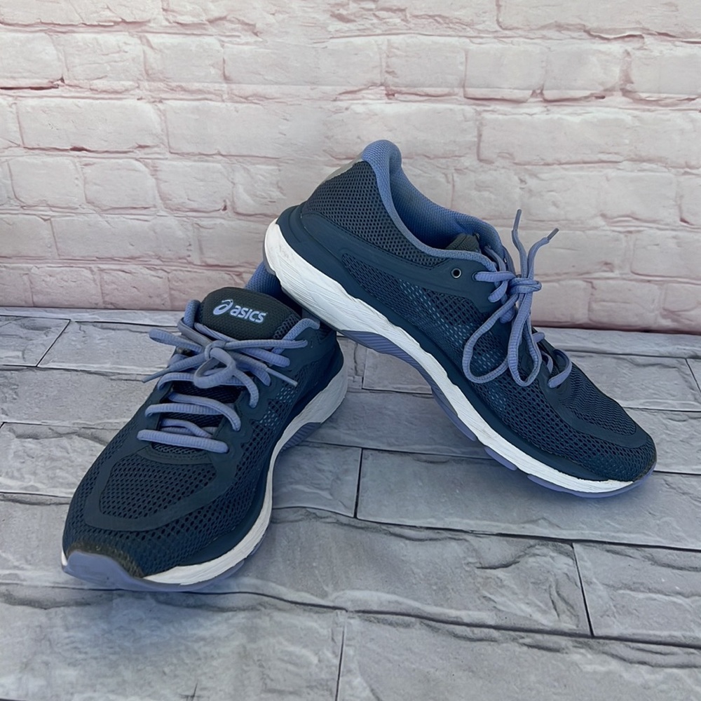 Oasics mesh bleu sneakers size 9.5